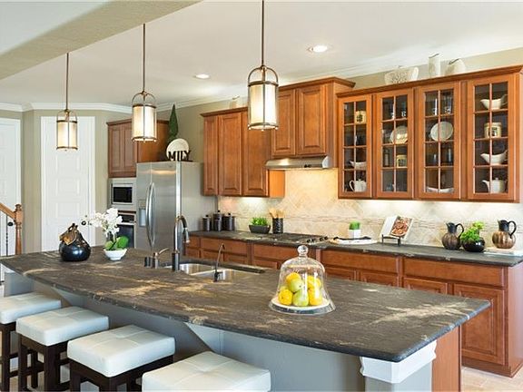 5th image of 5914 Green Meadows Ln