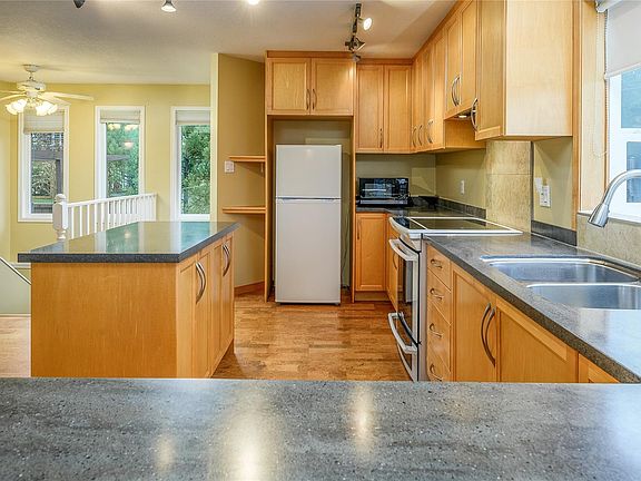 5th image of 350 Garrett Rd