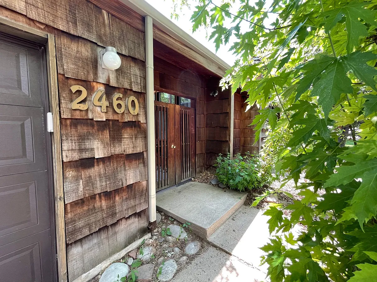 Building Photo - 2460 Juniper Ave
