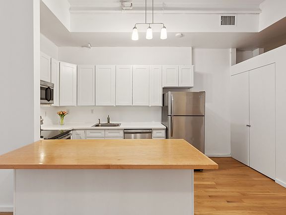 3rd image of 104 W 17th St APT 3W