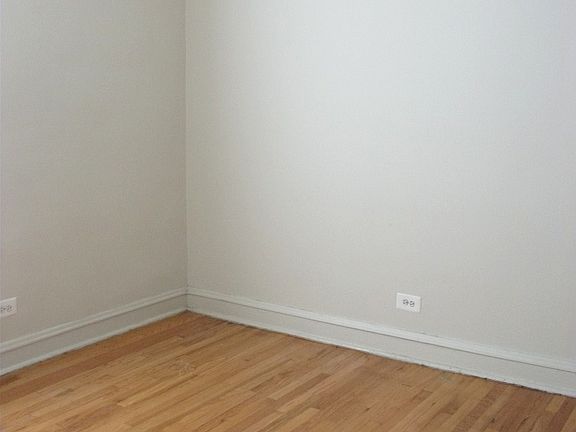 5th image of 3152 N Karlov Ave #1