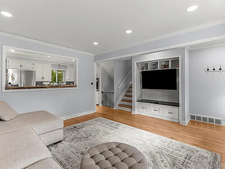 520 Byron St — Photo 7