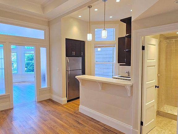 5th image of 237 Broderick St APT 1