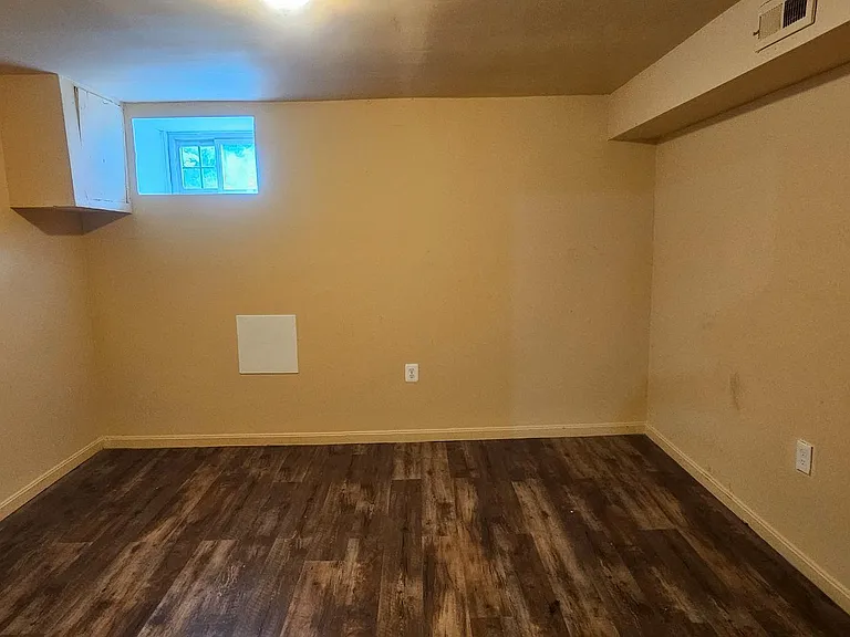 2548 Oswego Ave — Photo 21