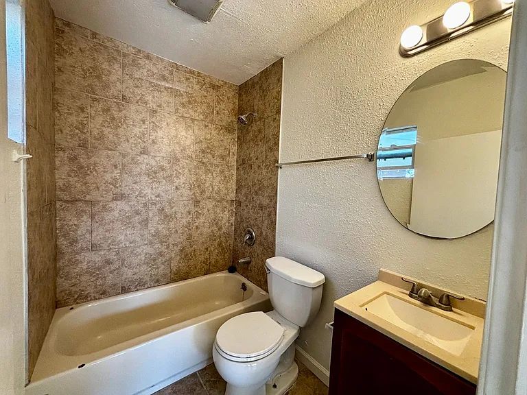 1014 S Evans St #3 — Photo 5