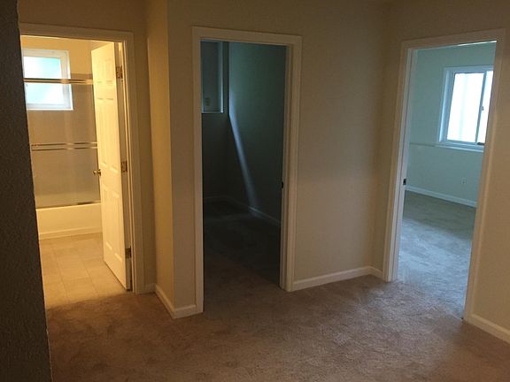 4th image of 17025 Larch Way