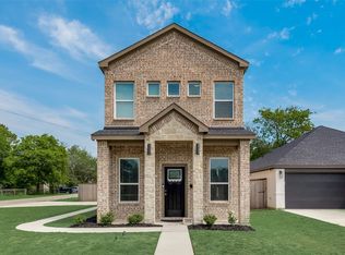 215 W Hammond St, Lancaster, TX 75146
