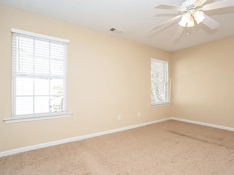 218 Prescott Ct — Photo 8