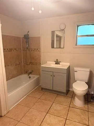 4661 Stephen Girard Ave — Photo 9