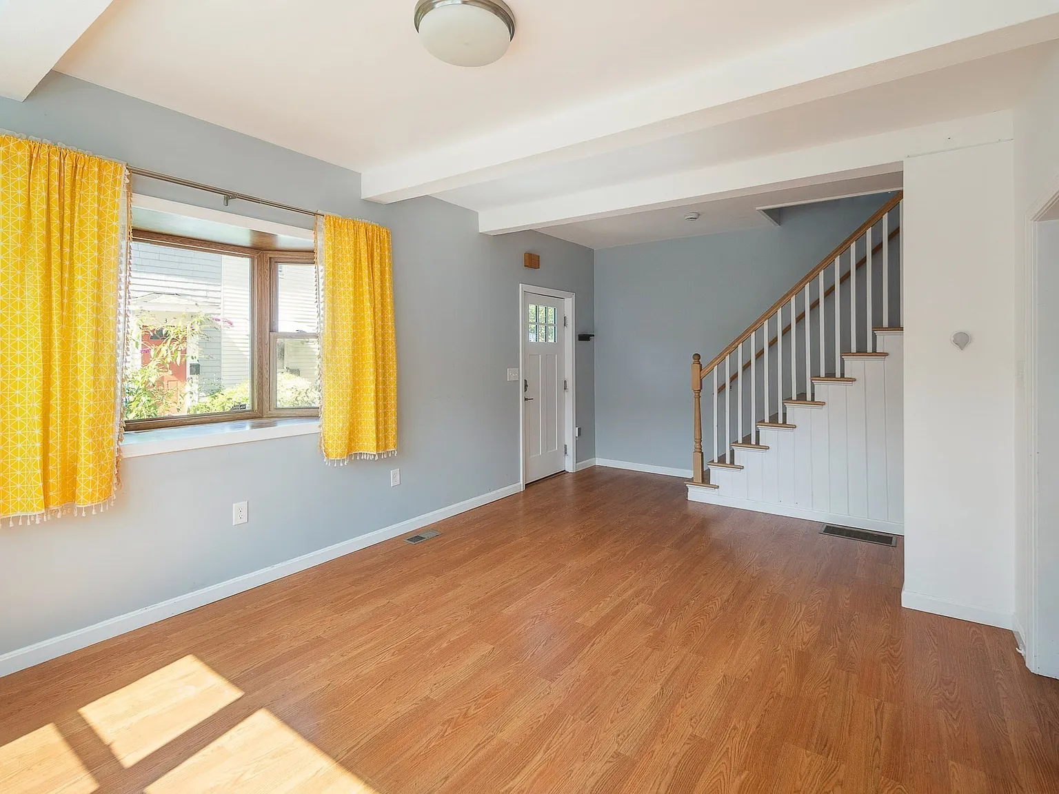 3 bed, 2.0 bath, 1800 sqft, $4,000 — Photo 3