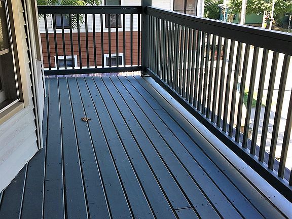 1109 E. Gorham #1 front porch