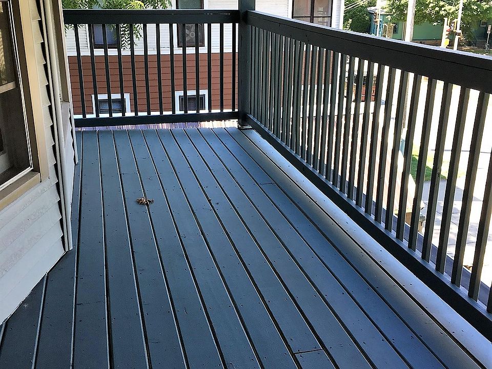 1109 E. Gorham #1 front porch