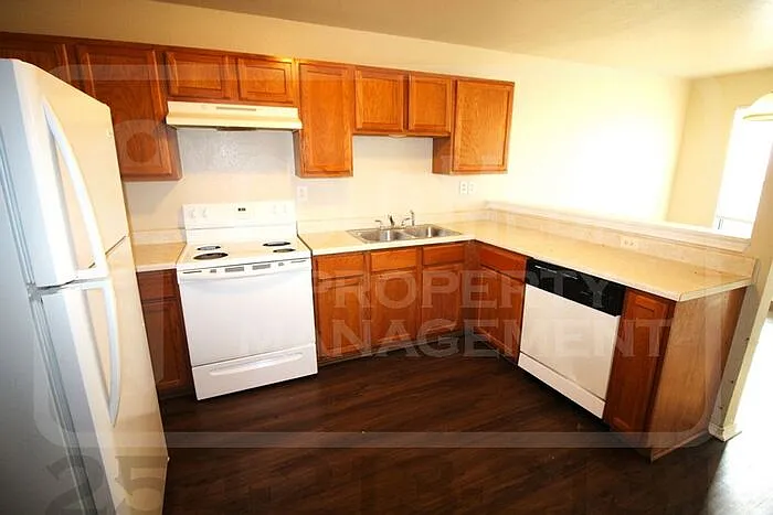 3304 Barcelona Dr — Photo 5