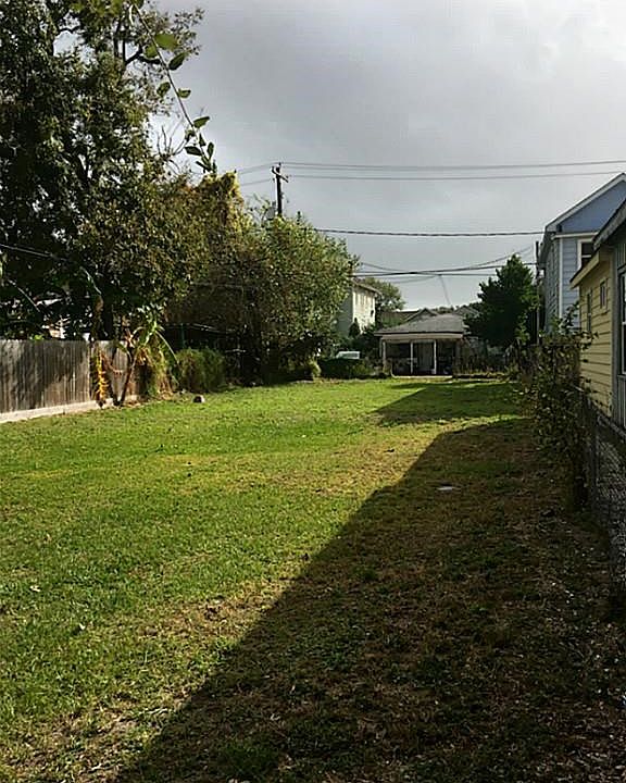 Large, beautiful lot in Galveston-what will YOU build?