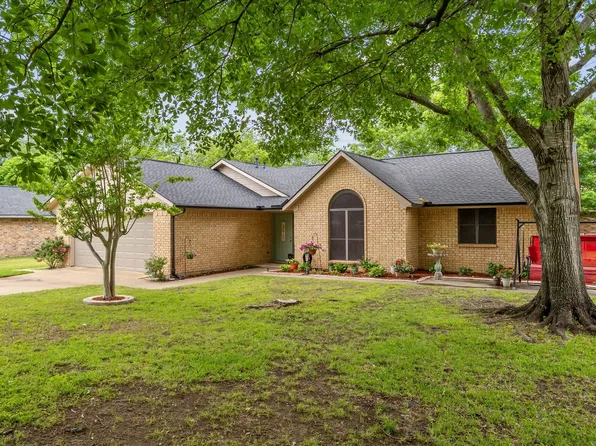 304 Hackberry Dr, Greenville, TX 75402