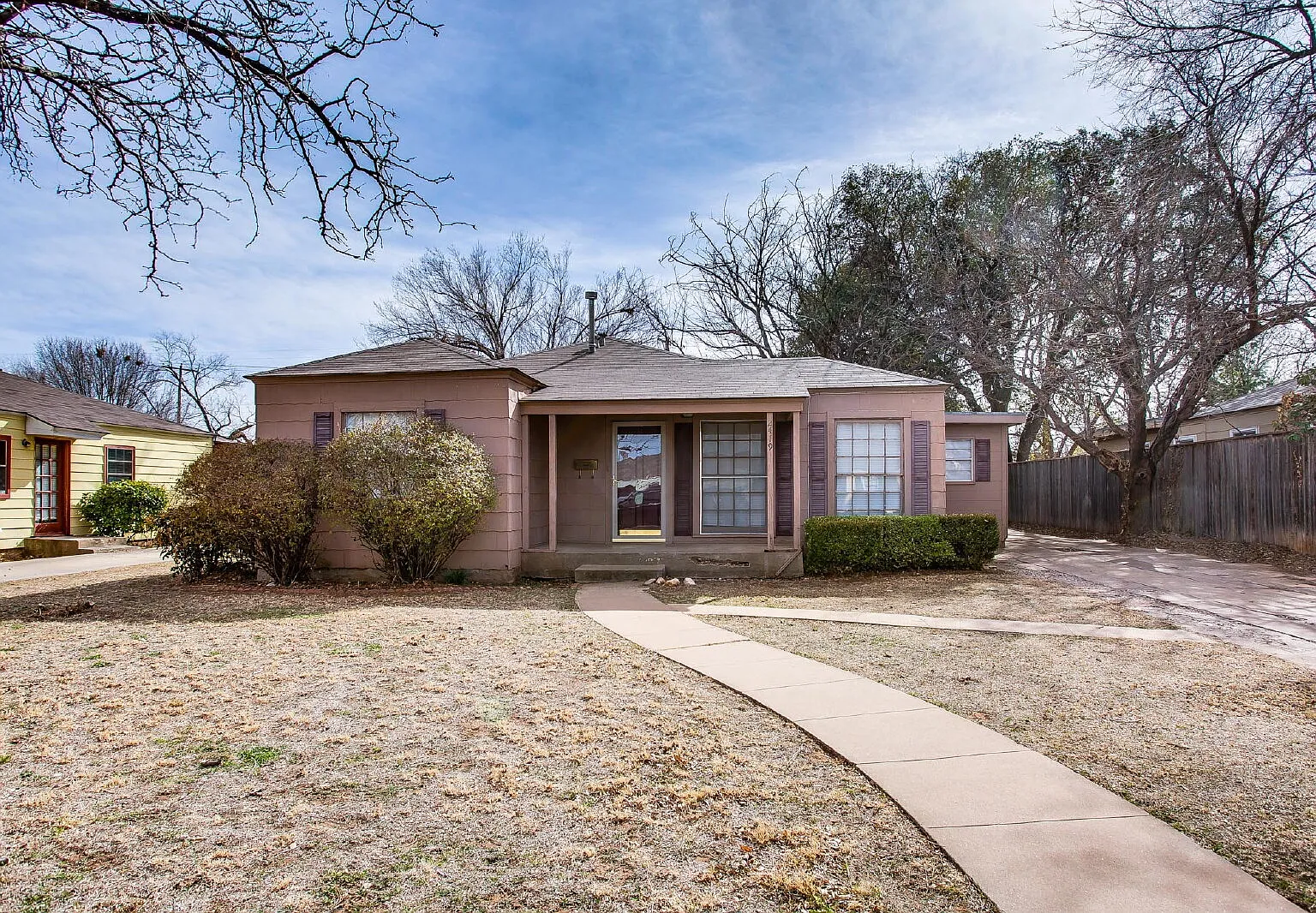 3 bed, 2.0 bath, 1200 sqft, $1,295 — Photo 1