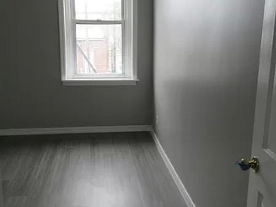 2nd image of 587 N 6th St APT 1A