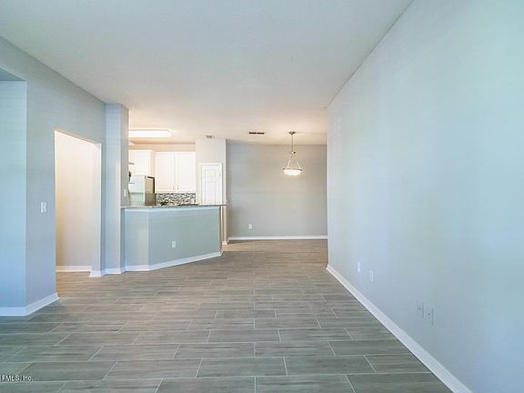 5th image of 13703 N Richmond Park Dr #1702