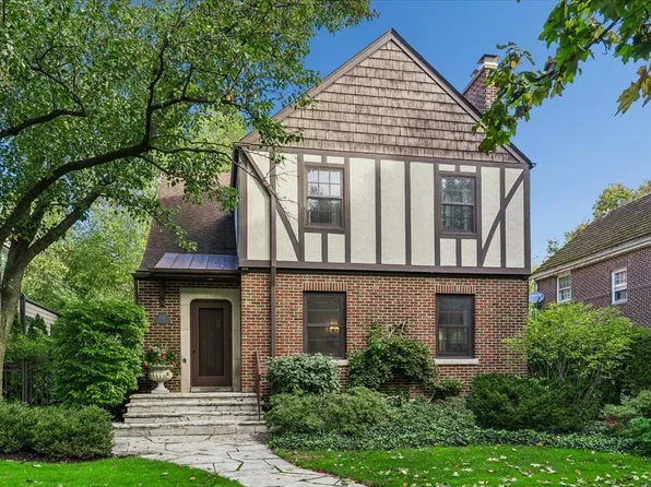3125 Park Pl, Evanston, IL 60201