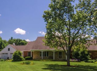 5N681 Rochefort Ln, Wayne, IL 60184