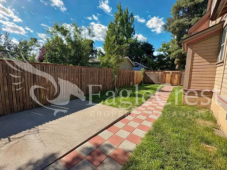 532 Washington St — Photo 14