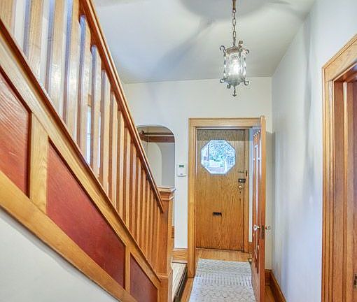 4th image of 267 Powell Ave