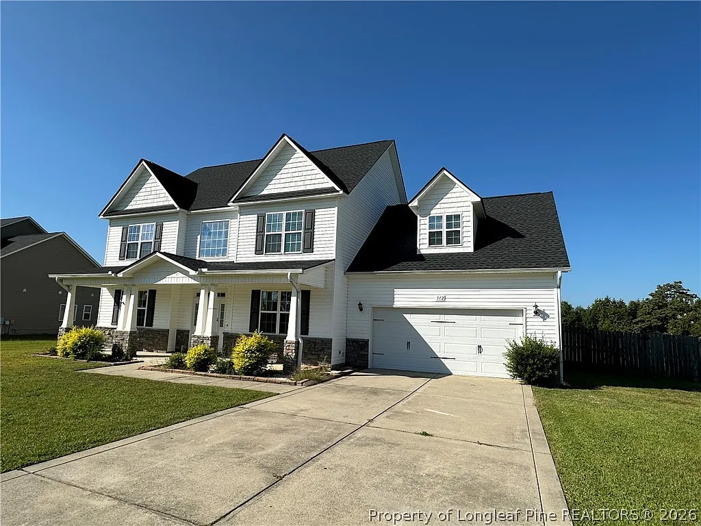 3 bed, 2.5 bath, 2769 sqft, $2,400 — Photo 2