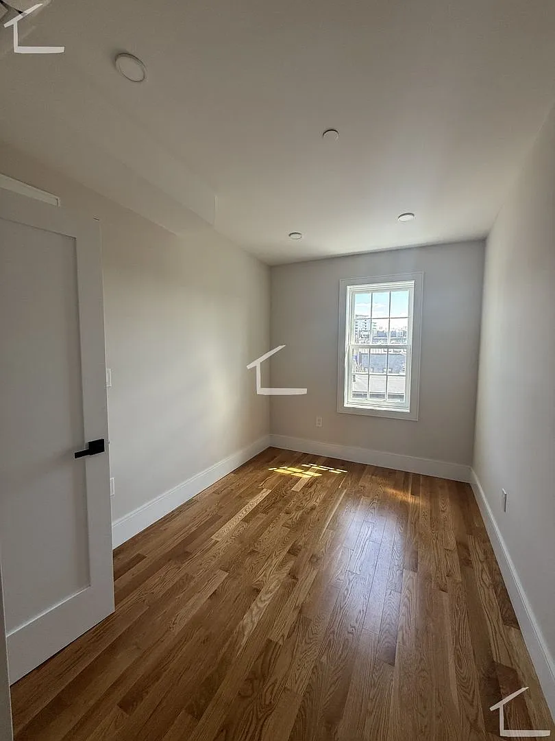 Luxury modern penthouse unit with private roof deck in Bay Village available NOW! — Photo 3