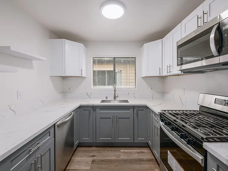 1010 - 1012 E Acacia Ave — Photo 1