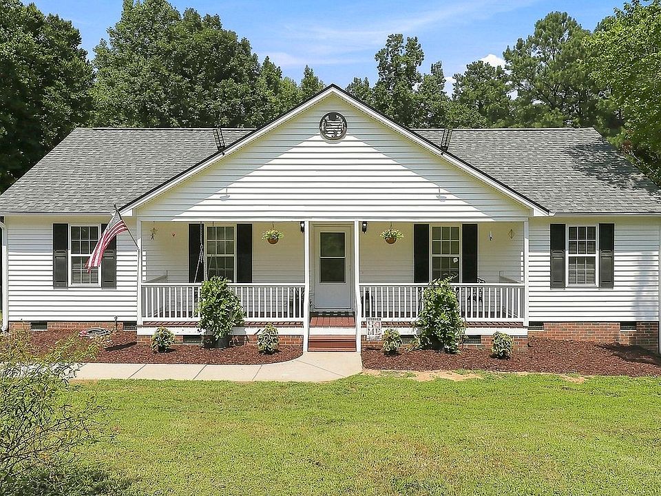 1st image of 215 Nelson Ct