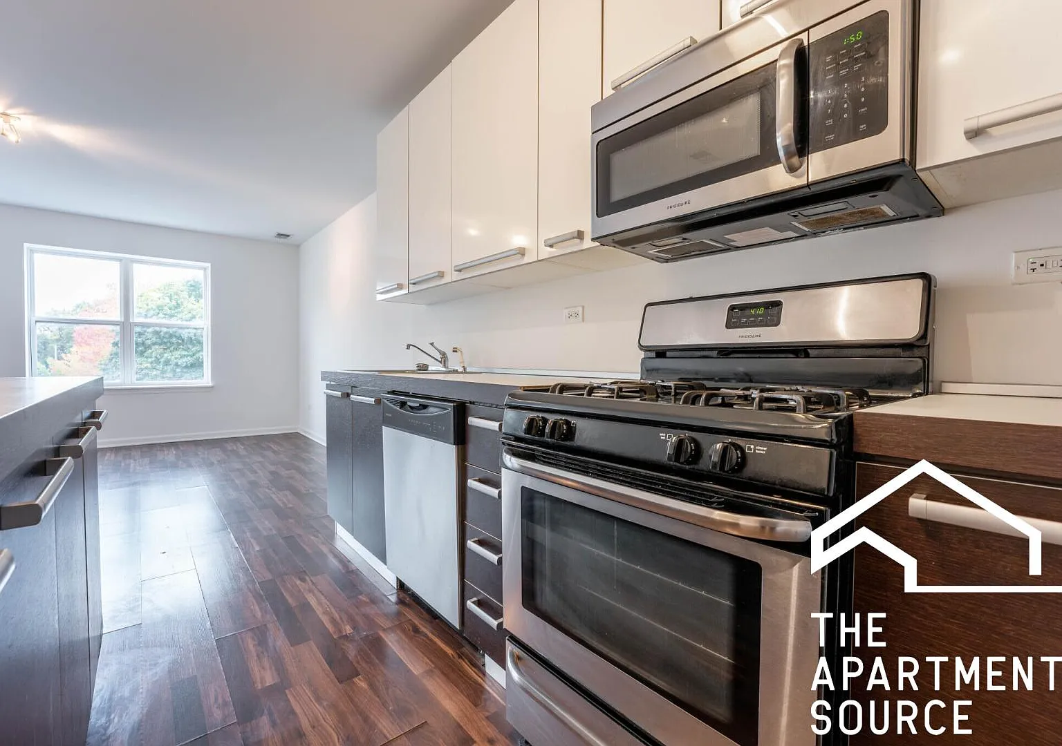 2 bed, 1000 sqft, $2,225 — Photo 2
