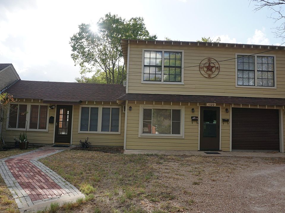Door on the left leads to Apartment C
