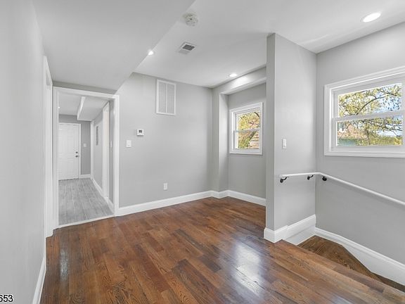 5th image of 155 Tichenor Ave