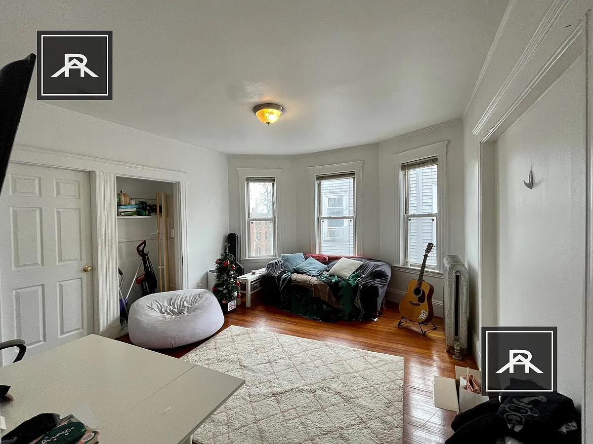 Building Photo - 164 Kelton St #3