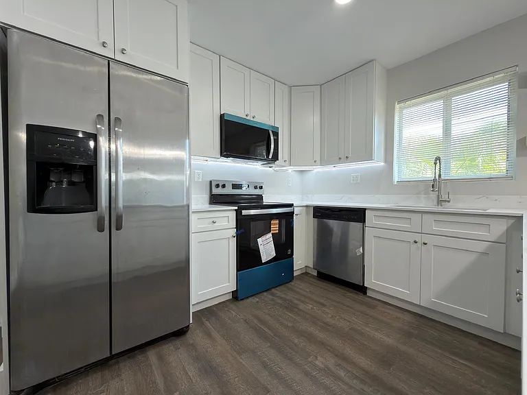 600 NW 18th St W — Photo 13