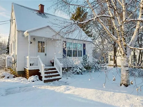 141 Saint James St, Woodstock, NB E7M 2T5