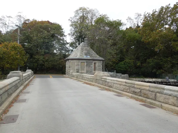 (undisclosed Address), Glen Cove, NY 11542