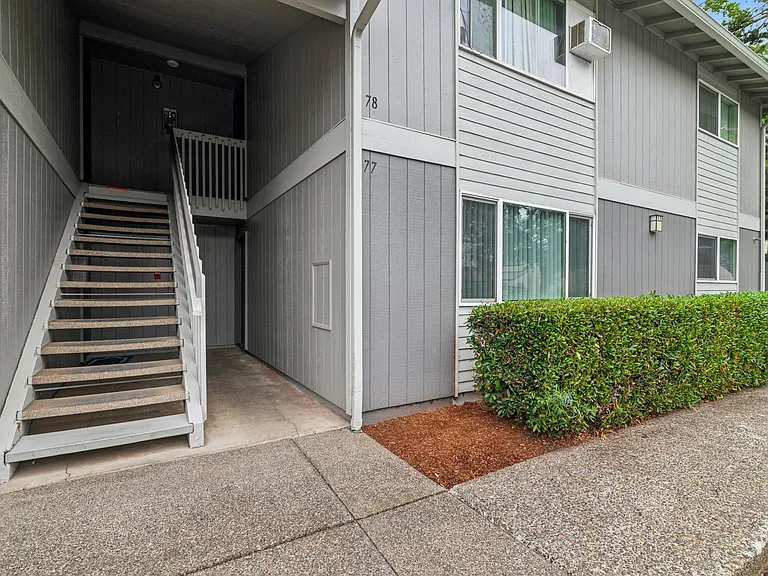 Sequoia Apartments — Photo 13