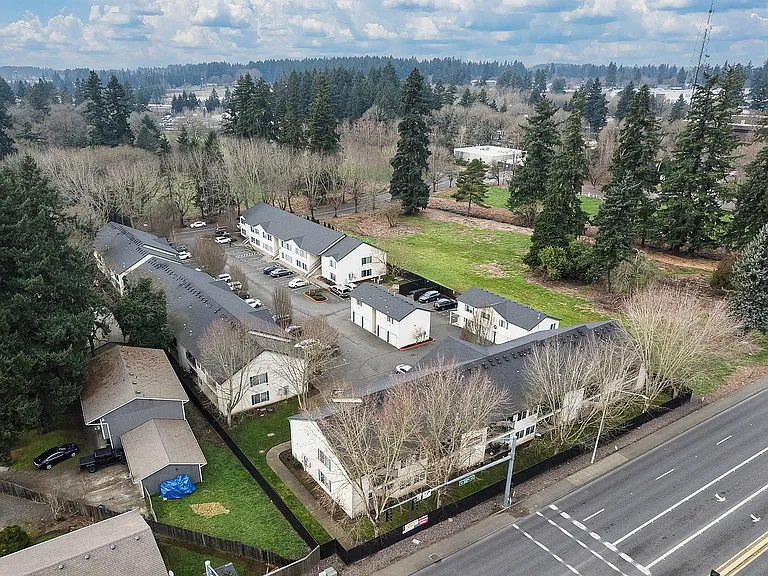 Corporate Woods Apartments — Photo 2