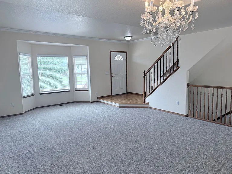 7492 Amberly Dr — Photo 4