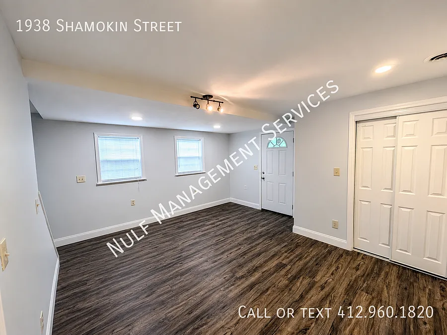 2 bed, 2 bath + finished basement and 2 car parking pad in South Side Slopes — Photo 2