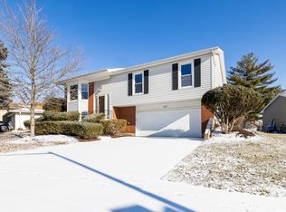 112 Camelot Way, Bolingbrook, IL 60440