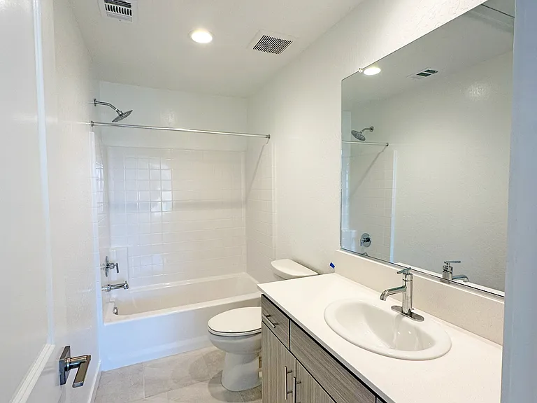 2nd Bathroom, upstairs