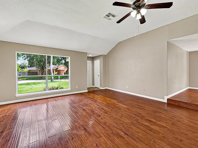 13847 Cherry Hollow Ln — Photo 11