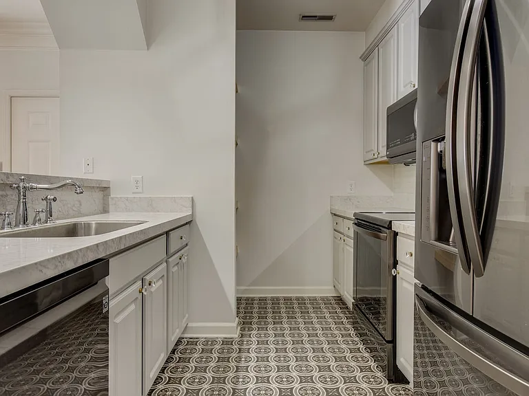 2304 Elliott Ave #102 — Photo 12