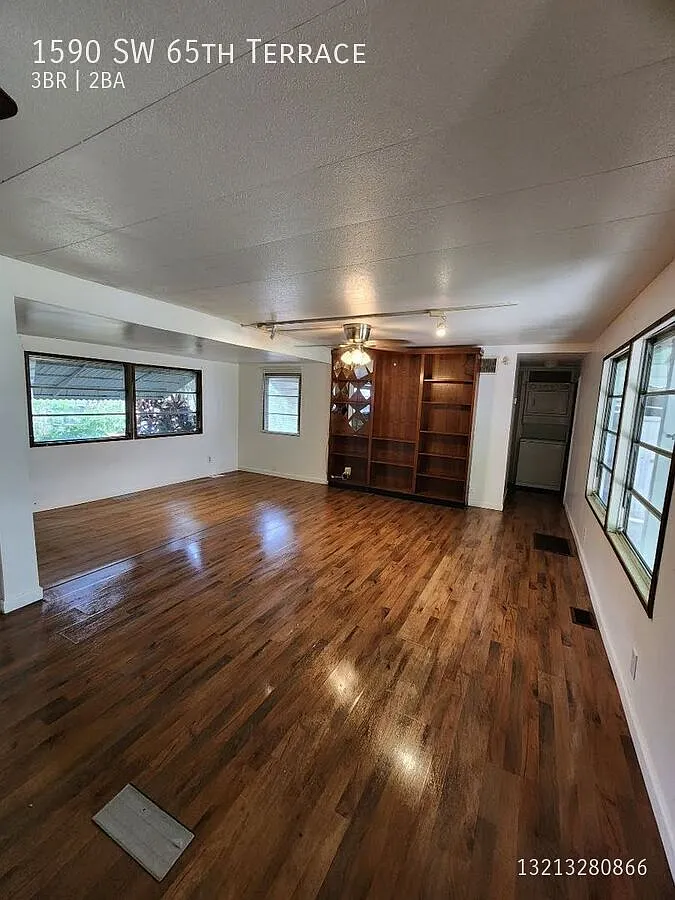 Spacious 3/2 Mobile Home in Sandalfoot Cove — Photo 2
