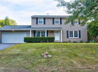 135 Maple Hill Farm Rd, Penfield, NY 14526