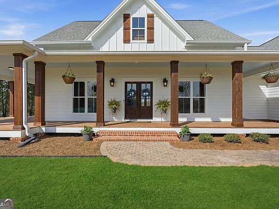 2nd image of 255 Benton Rd