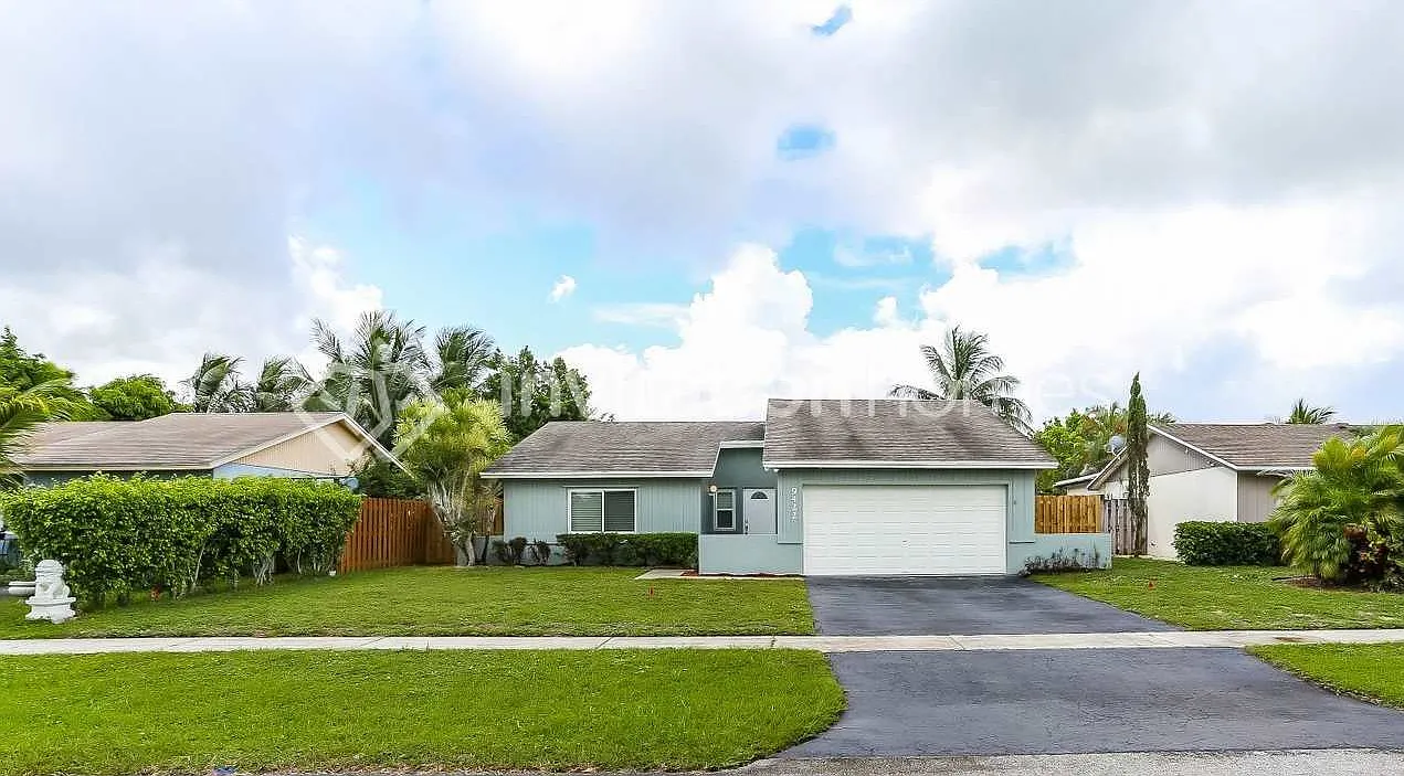 9422 Saddlebrook Dr Boca Raton, FL 33496 — Photo 1