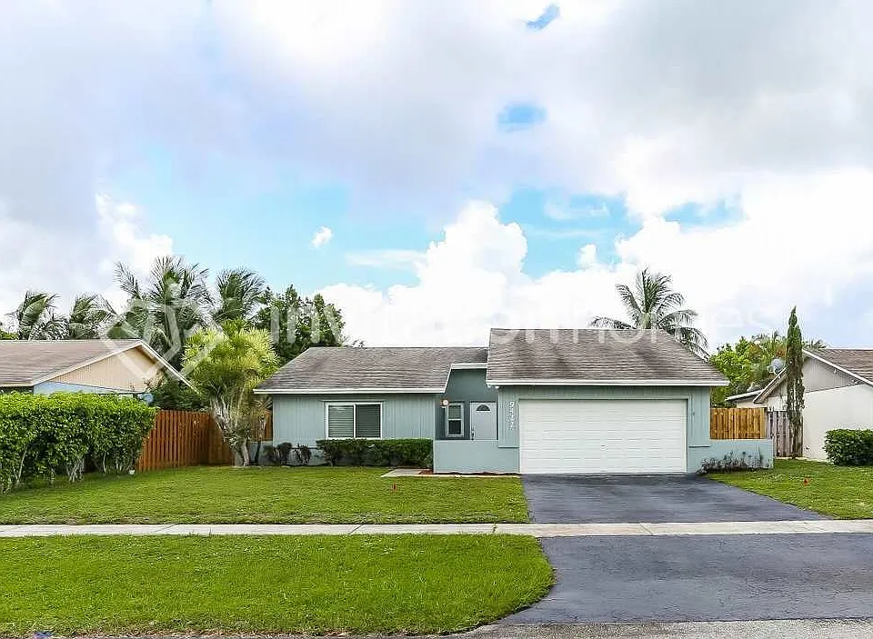 9422 Saddlebrook Dr